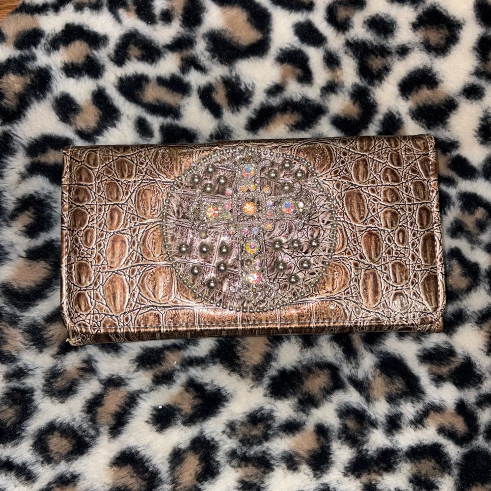 Y2K bedazzled wallet 🤎